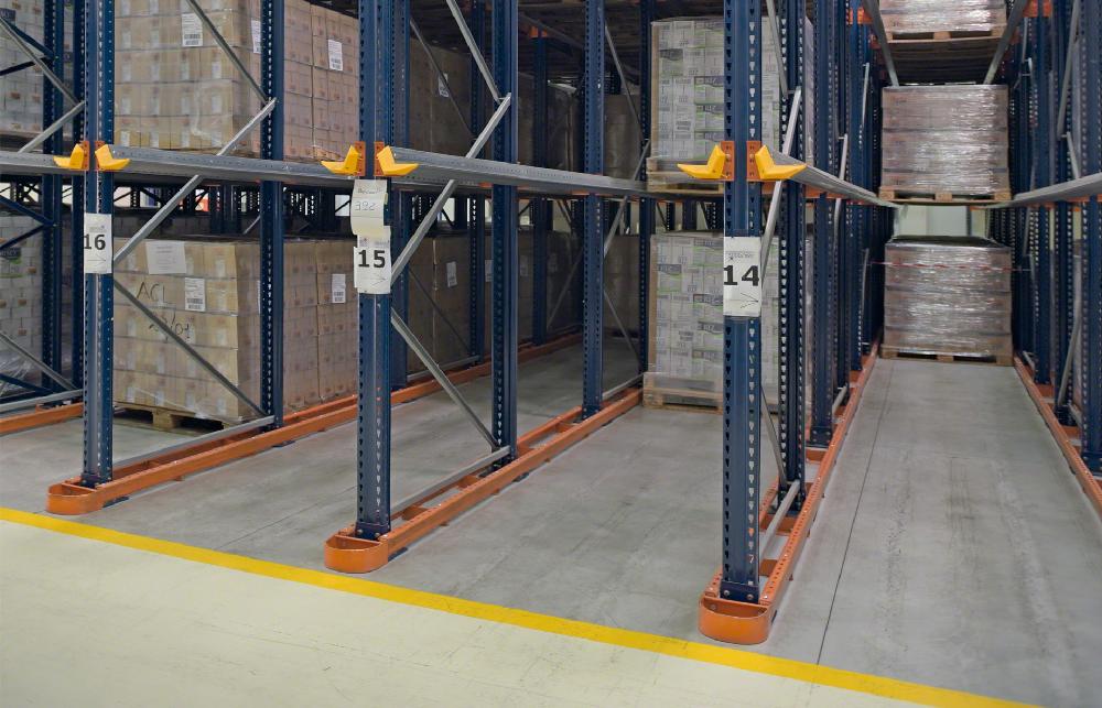 drive-in-pallet-racking-mecalux