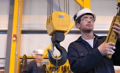 Overhead+Crane+Operator-640w