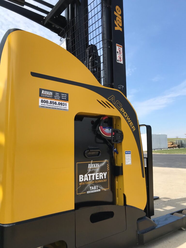 Riekes battery on Yale forklift