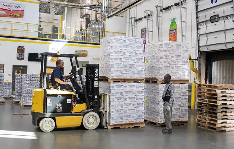 YALE FORKLIFT MOVING RAW MATERIALS IN FOOD PROCESSING INDUSTRY