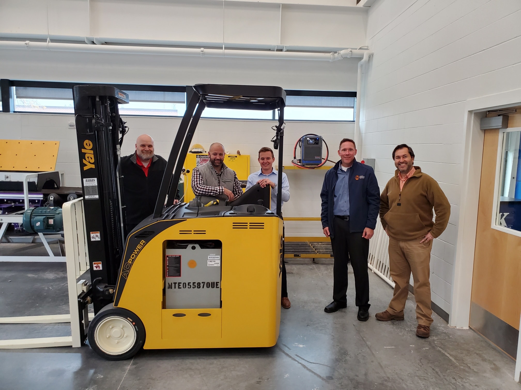 Riekes-donates-forklift-battery-and-charger-to-UNK-student-program-Oct-2021