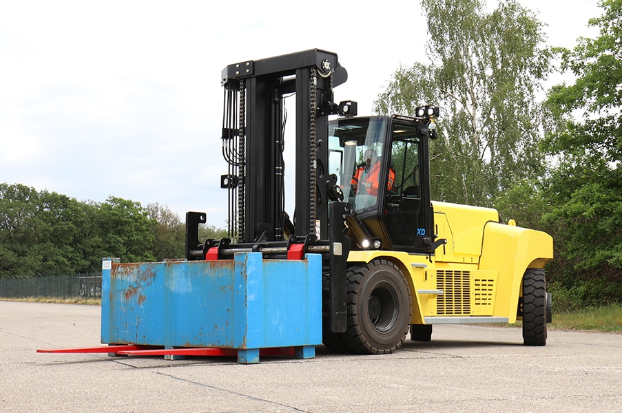 Hyster big trucks have electric power options for heavy loads.